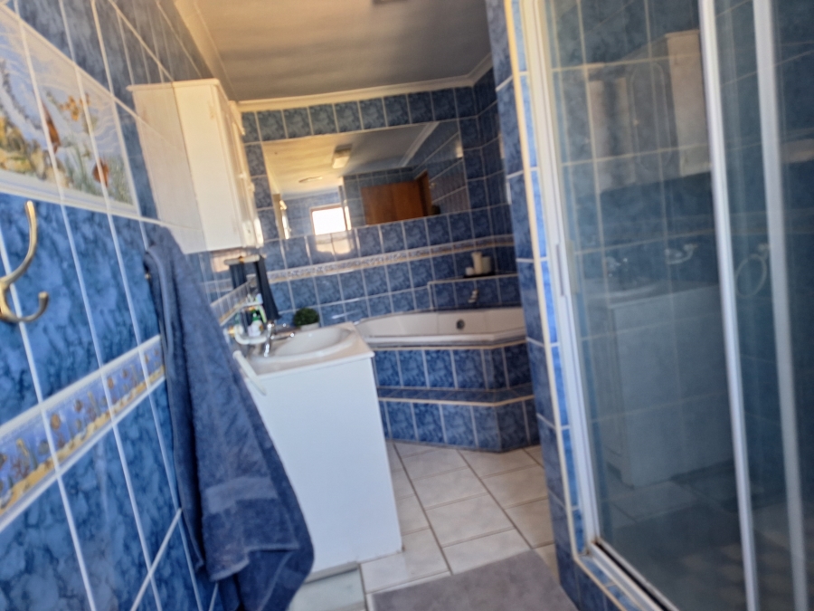 To Let 5 Bedroom Property for Rent in Retief Eastern Cape